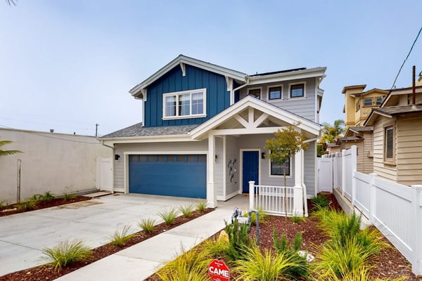 Beautiful Oceanview home with outdoor grill and spacious rooftop