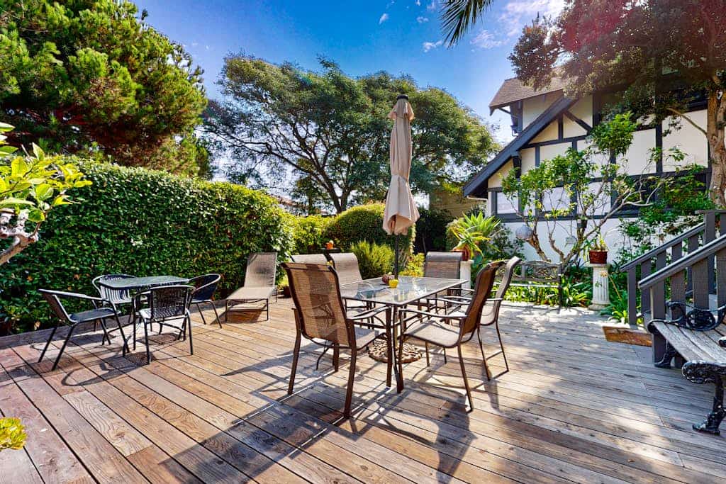 Ground-floor Seaside Suite with charming patio - 2-minute walk to beach
