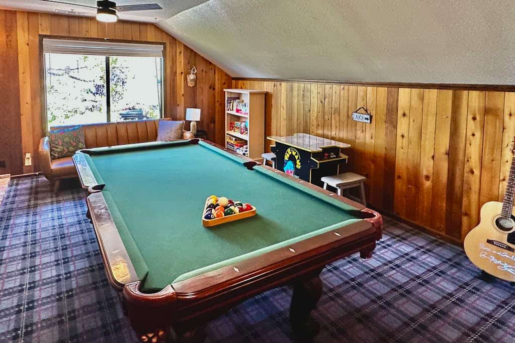 3BR/2.5BA home with views, yard, BBQ, game room, fireplace & EV charger