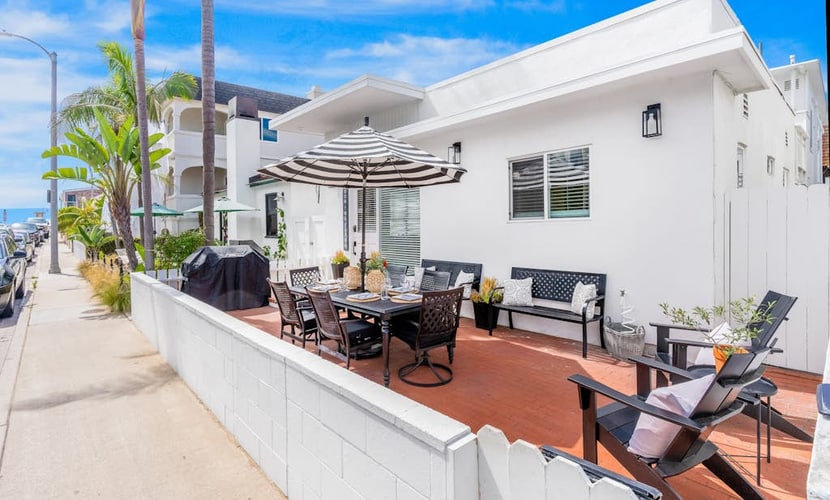 Ground-floor beach cottage with a furnished patio, AC, parking, & washer/dryer