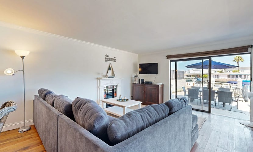 2-story home with bayfront back deck, lovely water views & W/D - dog-friendly