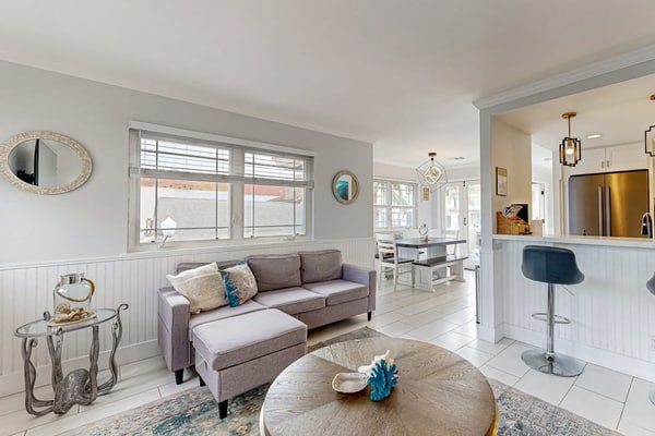 Redesigned all-suite retreat steps from beach with fireplace & AC