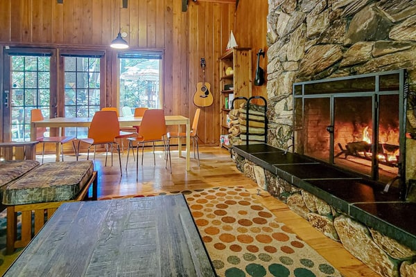 4 BD W/ Lake Access, Grill, Fire Pit, A/C, Optional Dock