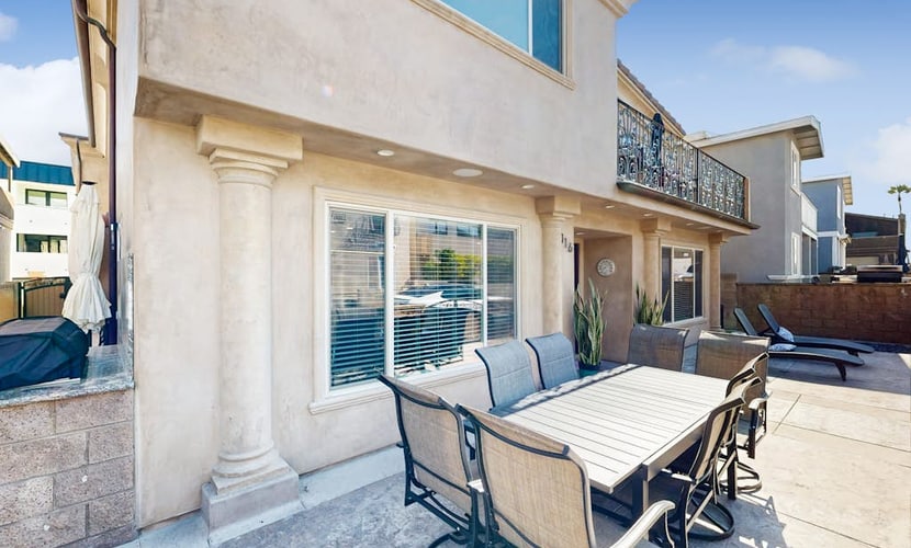 Modern home near the ocean with WiFi, central AC, washer/dryer - snowbirds OK