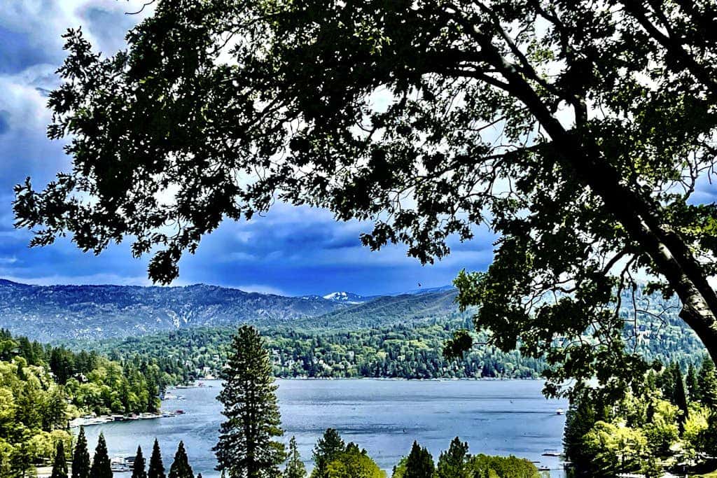 Surreal Feel Lakeview Chalette