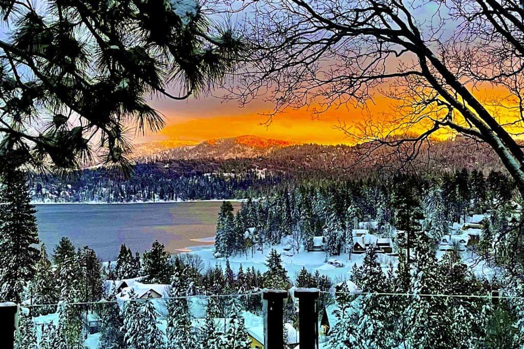 Surreal Feel Lakeview Chalette