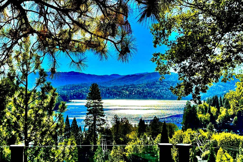 Surreal Feel Lakeview Chalette
