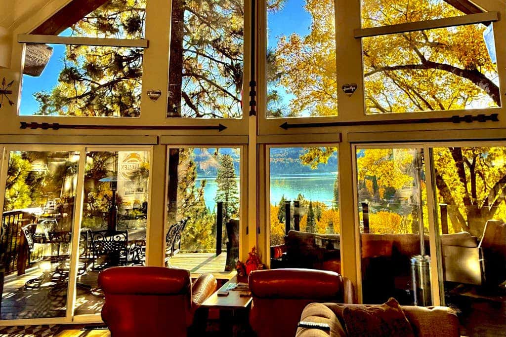 Surreal Feel Lakeview Chalette