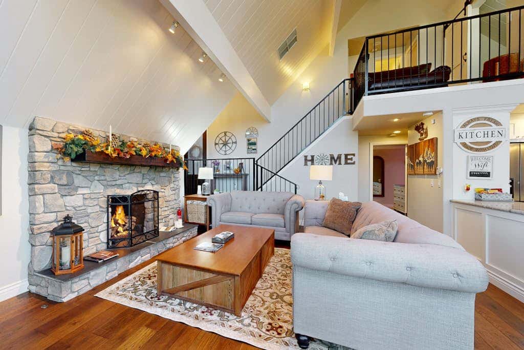 Surreal Feel Lakeview Chalet