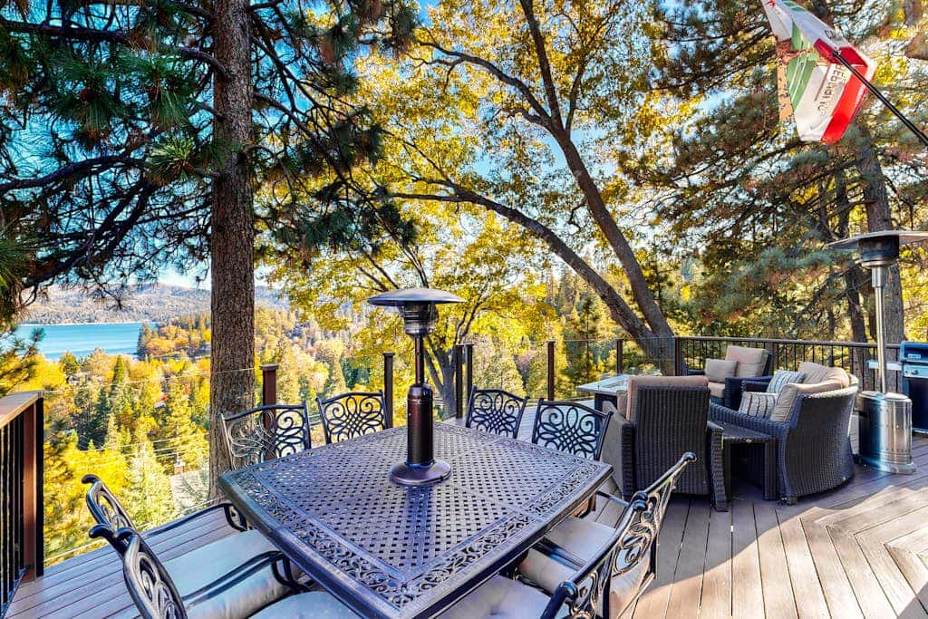 Surreal Feel Lakeview Chalet