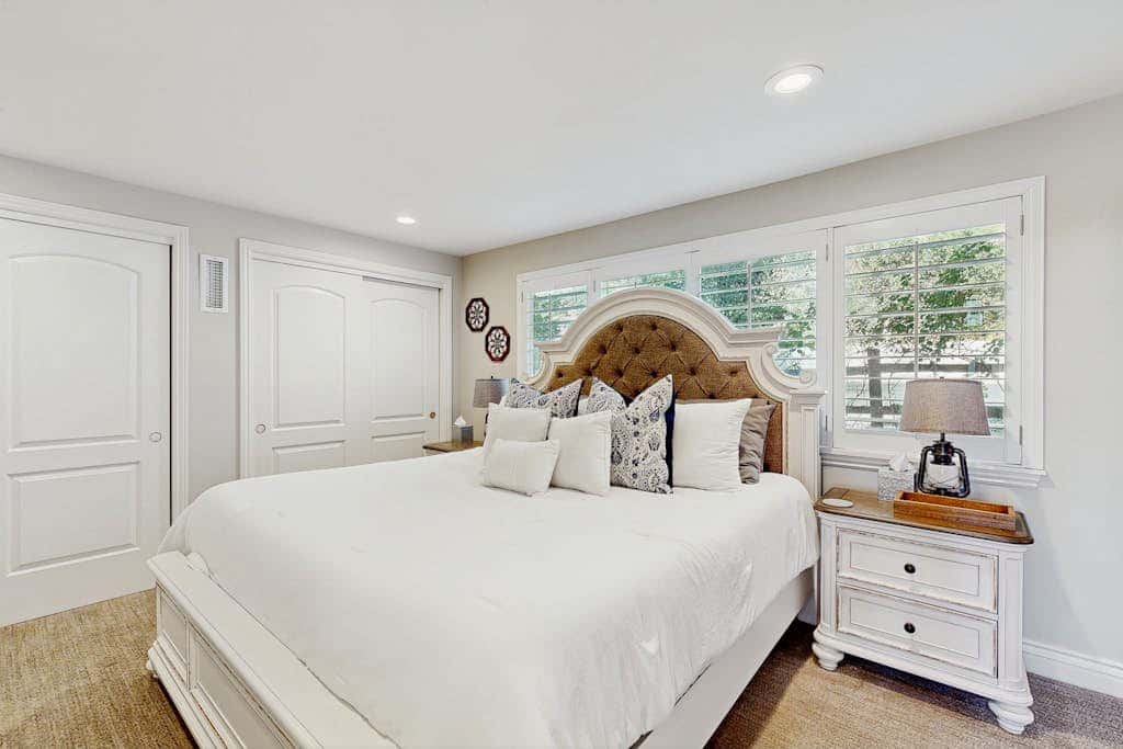 Surreal Feel Lakeview Chalet