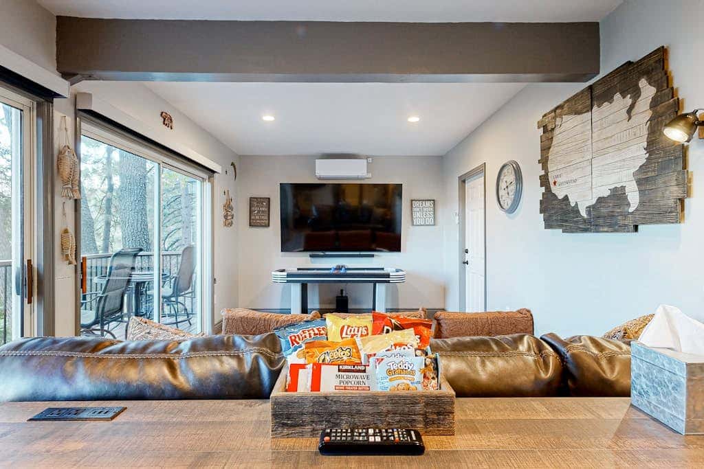Surreal Feel Lakeview Chalet