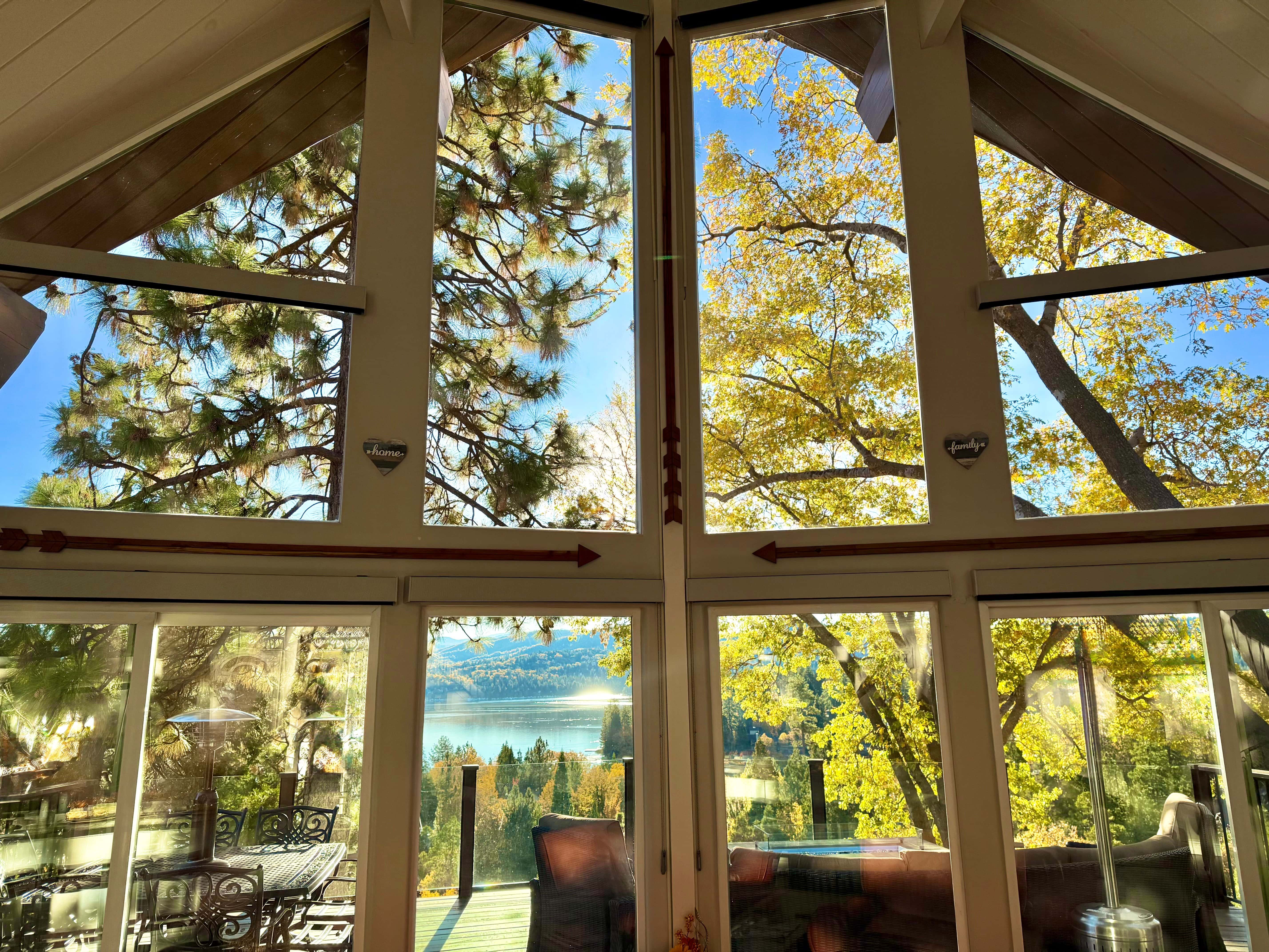 Surreal Feel Lakeview Chalet
