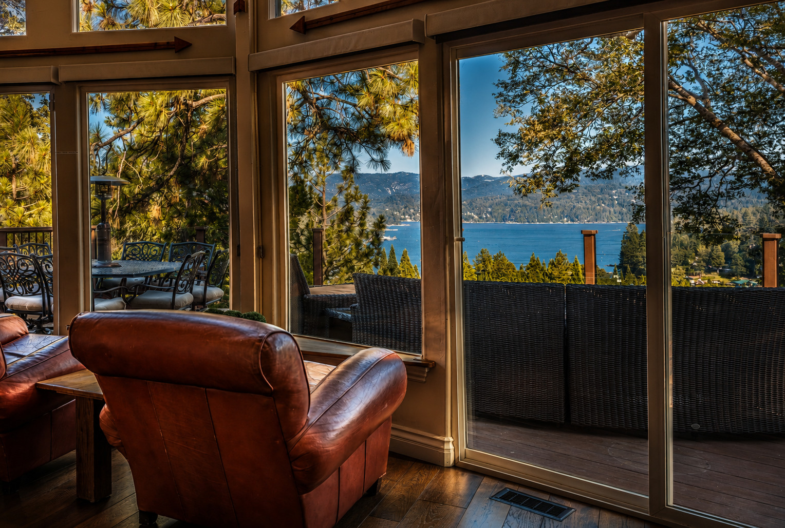 Surreal Feel Lakeview Chalet