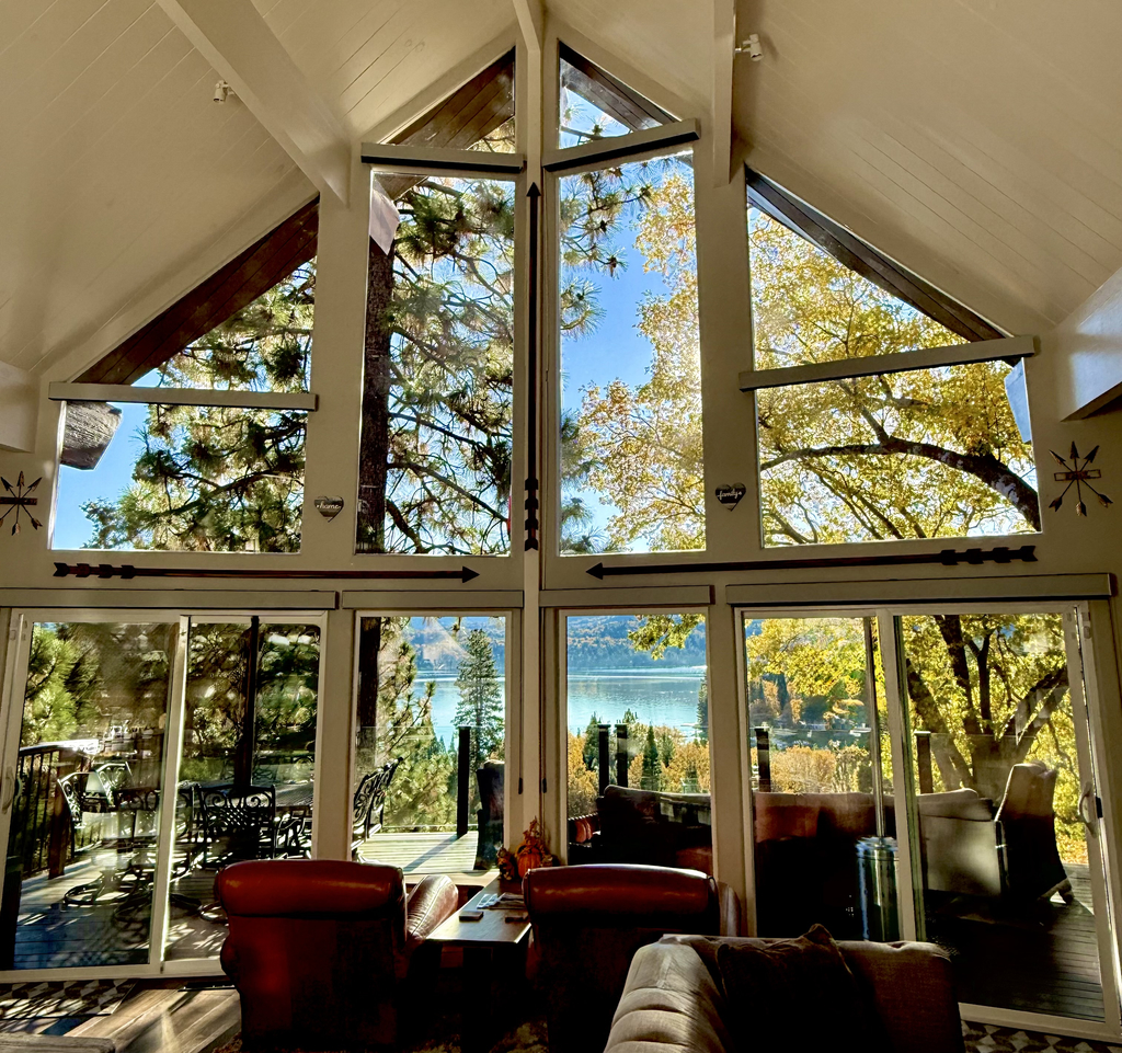 Serene Lakeview Retreat