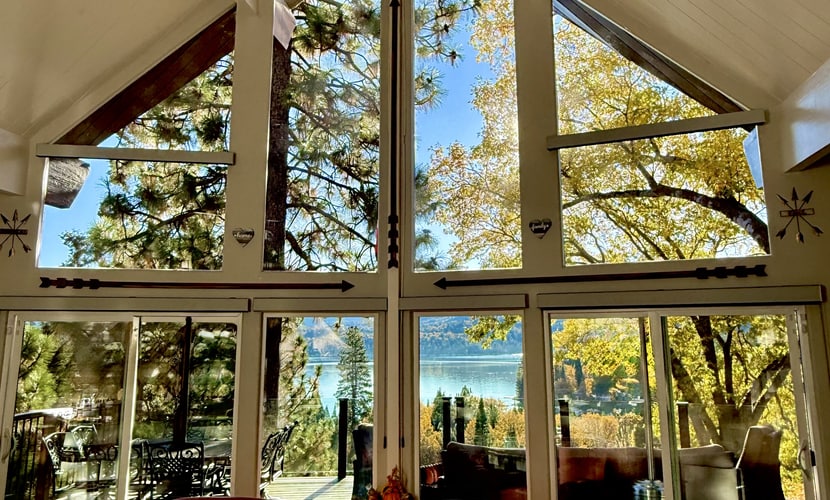 Best Lake View! Hot Tub, Game Room, Movie Room, AC, Paddleboards, Walk to Lake