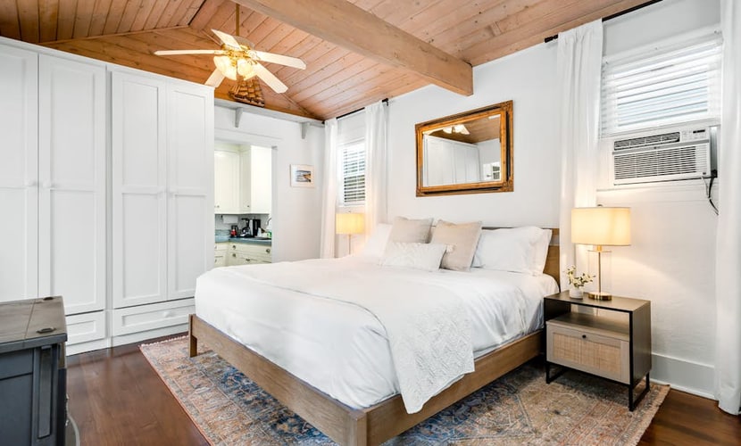 Coastal cottage with private patio - 2 minute walk to beach