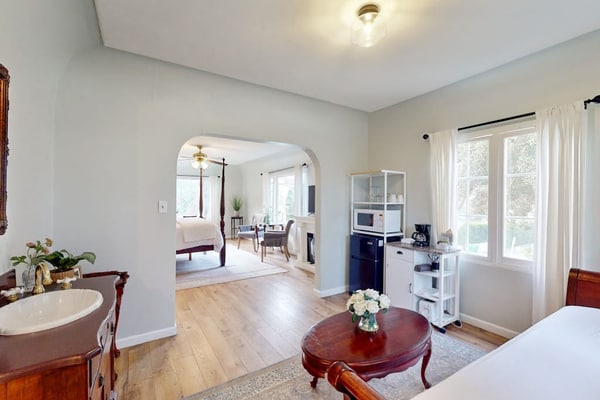 Classic beach suite 1 block to ocean - fireplace, lovely patio, near downtown