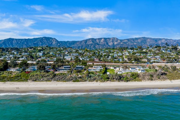 Beach villa with ocean views, internet & washer/dryer - snowbird-friendly