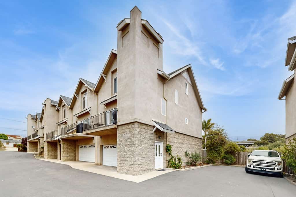 Beach Retreat w/ Balcony - Walk to Pismo Beach & Downtown