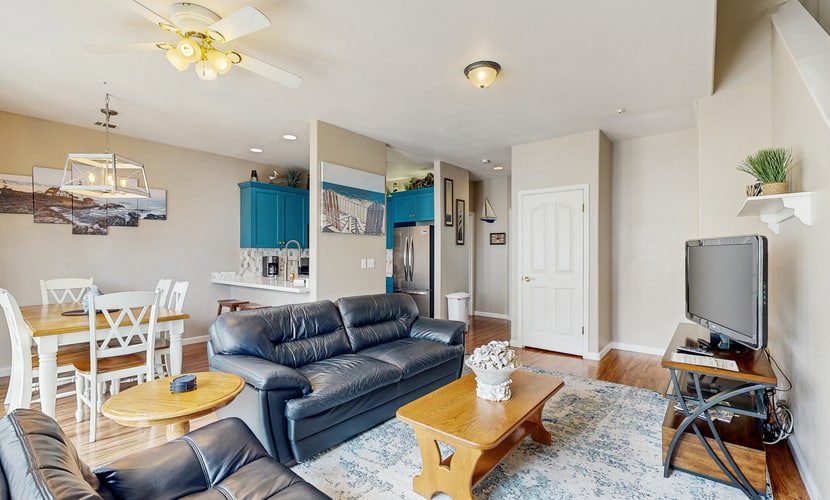 Beach Retreat w/ Balcony - Walk to Pismo Beach & Downtown