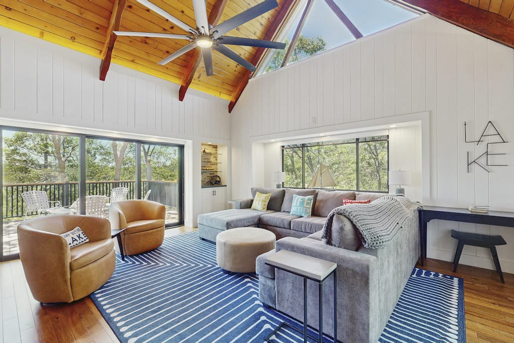 The Kingsview Lakehouse
