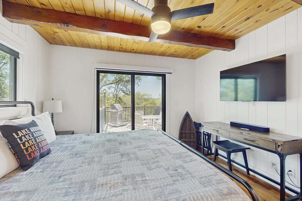 The Kingsview Lakehouse
