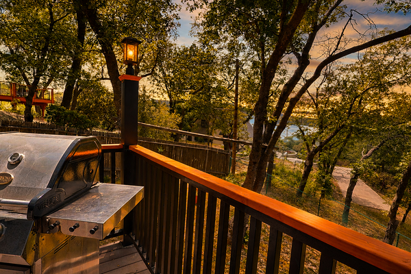 Updated Lake View Home w/Fireplace, Gas Grill, & AC - Close to Lake - Dogs ok