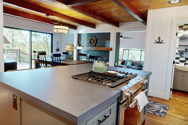 Updated Lake View Home w/Fireplace, Gas Grill, & AC - Close to Lake - Dogs ok