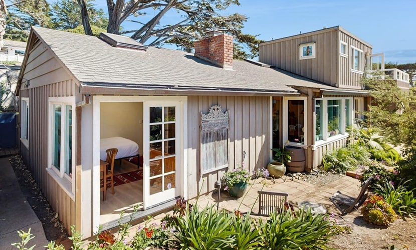 Surf-side monthly rental with ocean views, beach access & private hot tub