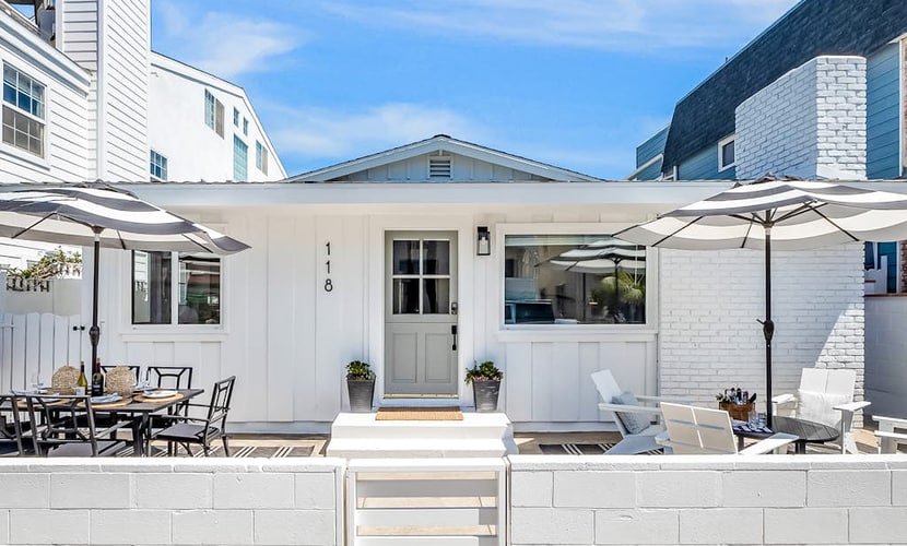 Newly updated beach cottage steps to beach with patio, AC & 3-car parking