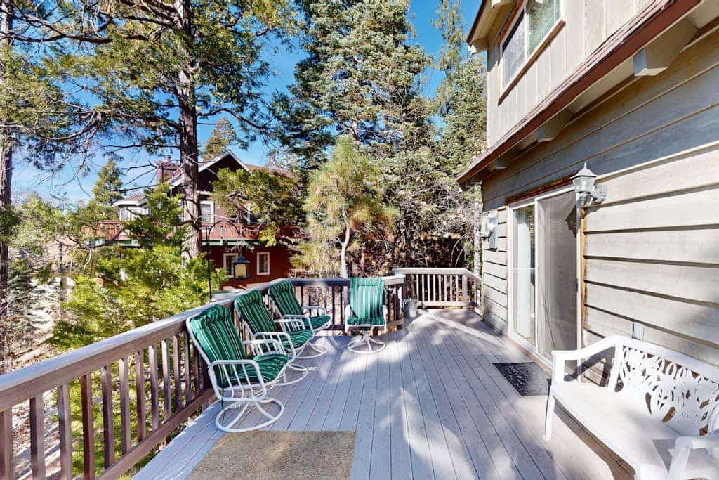 Dog-Friendly home near skiing & hiking trails with fireplace & views from deck