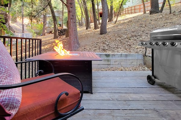 Walk to lake | BBQ Grill | Fire pit| Shuffleboard