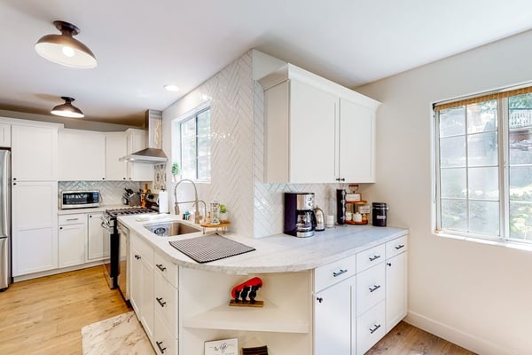 Walk to lake | BBQ Grill | Fire pit| Shuffleboard