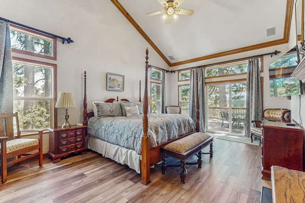 Dog-ok Luxury home w/ Game room, 3 fireplaces, gas grill & 2 decks & A/C