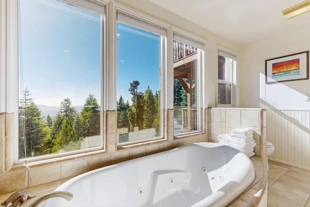 Pinetree Palace | Mountain Retreat | Games | Treetop Views | Sleeps 6