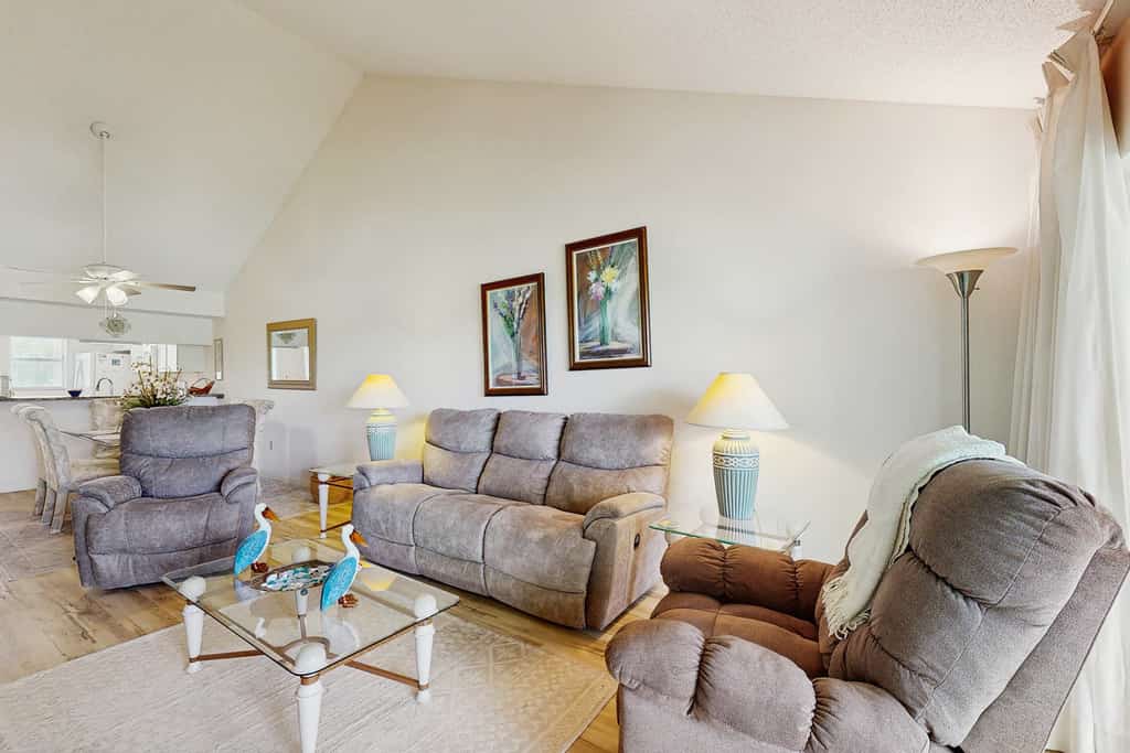 Venice Condo, Pool, Balcony & Beaches Nearby!