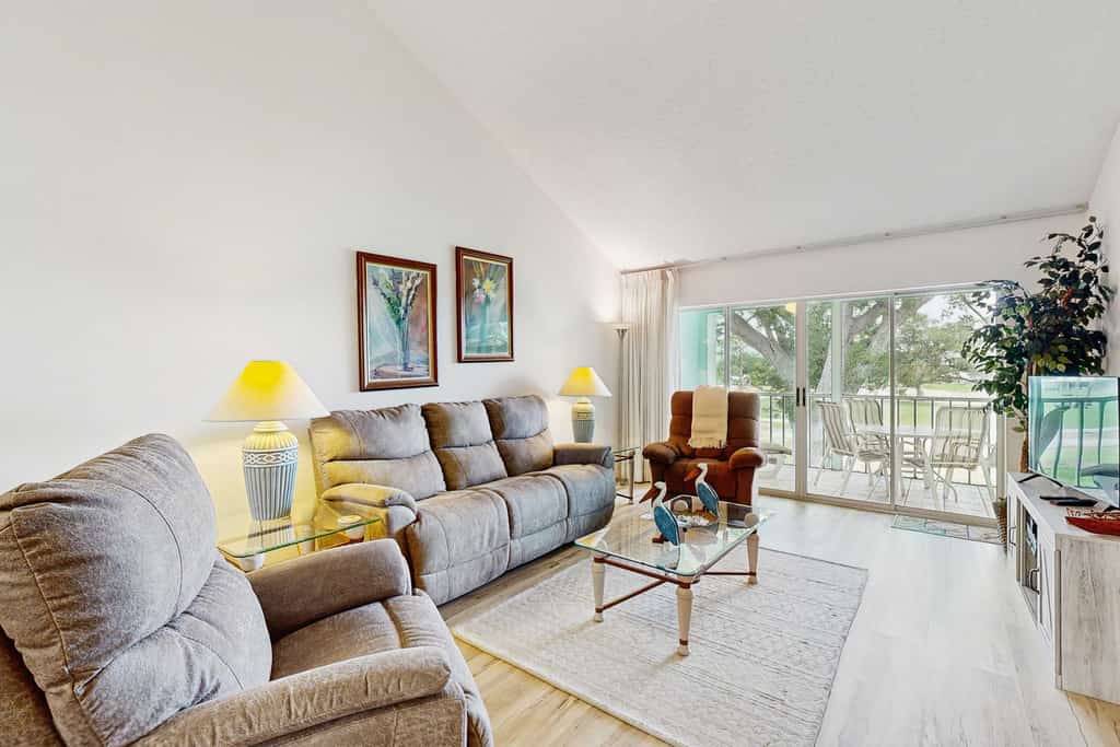 Venice Condo, Pool, Balcony & Beaches Nearby!
