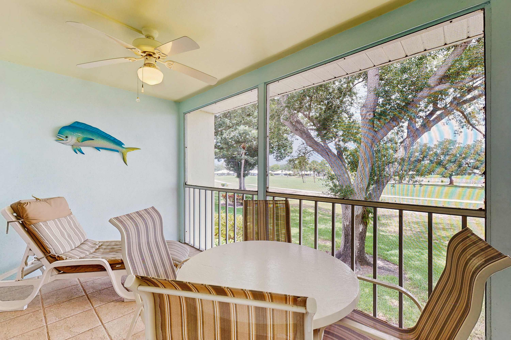 Venice Condo, Pool, Balcony & Beaches Nearby!