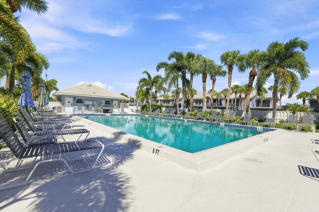 Venice Condo, Pool, Balcony & Beaches Nearby!