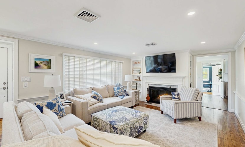 Mid-Cape Retreat, Near Beaches & Nice Yard
