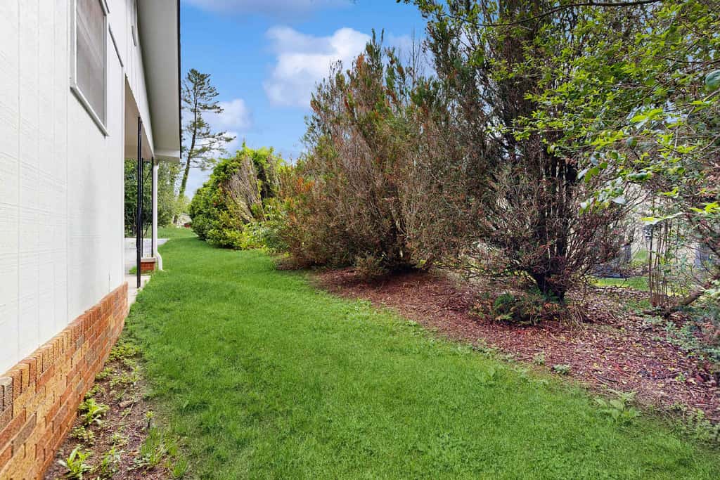 Cozy dog-friendly, house, fenced backyard, outdoor seating, deck, central air, wifi