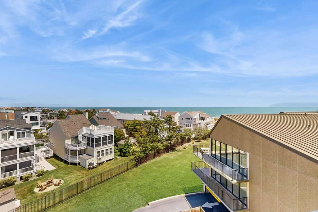 Sea Colony 4th floor condo with pools, tennis