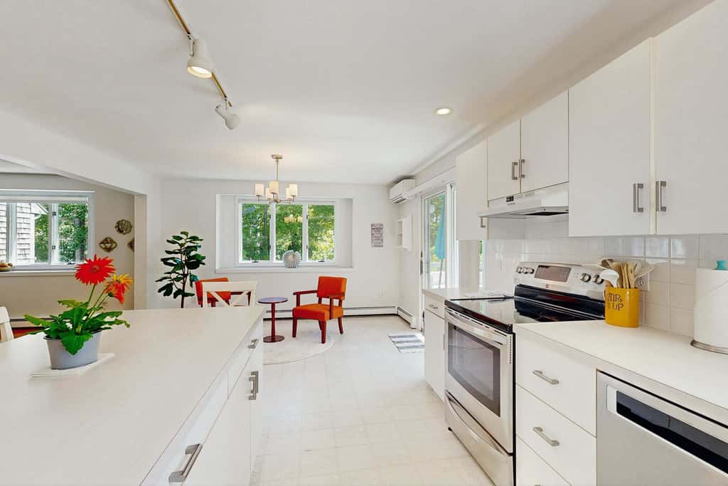 Bright Falmouth Home With Open Layout, AC & Deck