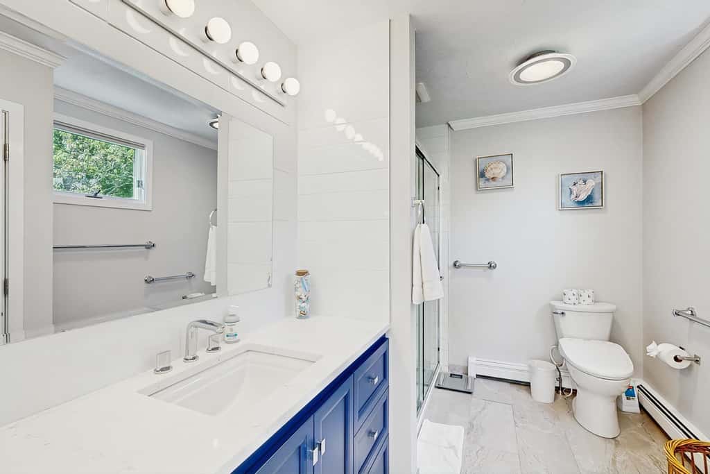 Bright Falmouth Home With Open Layout, AC & Deck