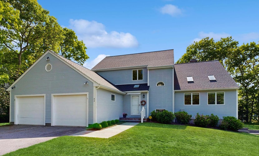 Bright Falmouth Home With Open Layout, AC & Deck