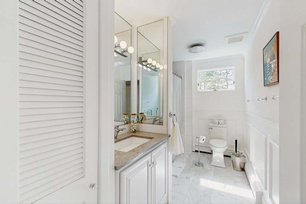 Bright Falmouth Home With Open Layout, AC & Deck