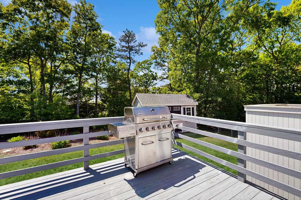 Bright Falmouth Home With Open Layout, AC & Deck