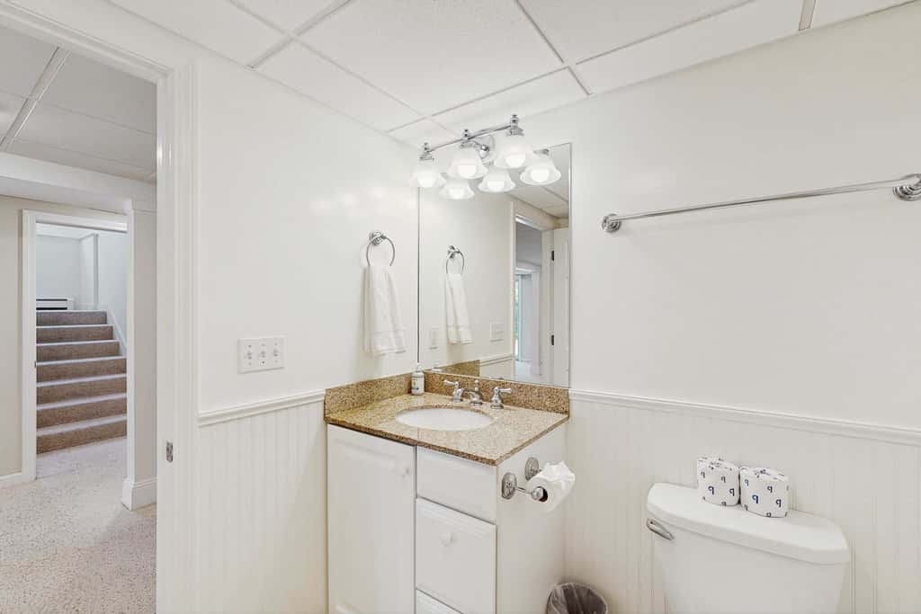 Bright Falmouth Home With Open Layout, AC & Deck