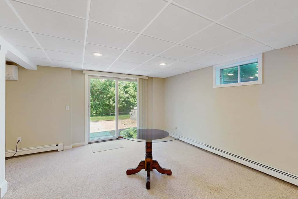 Bright Falmouth Home With Open Layout, AC & Deck